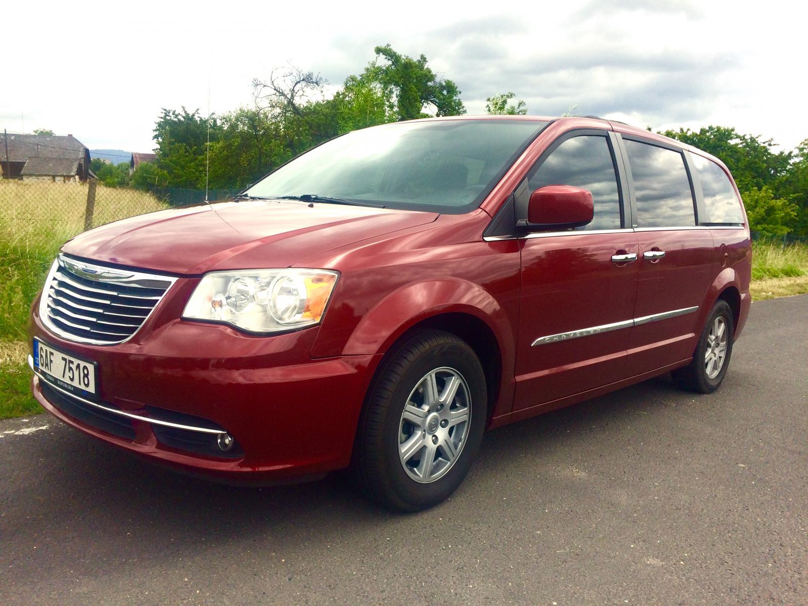 Chrysler town country v