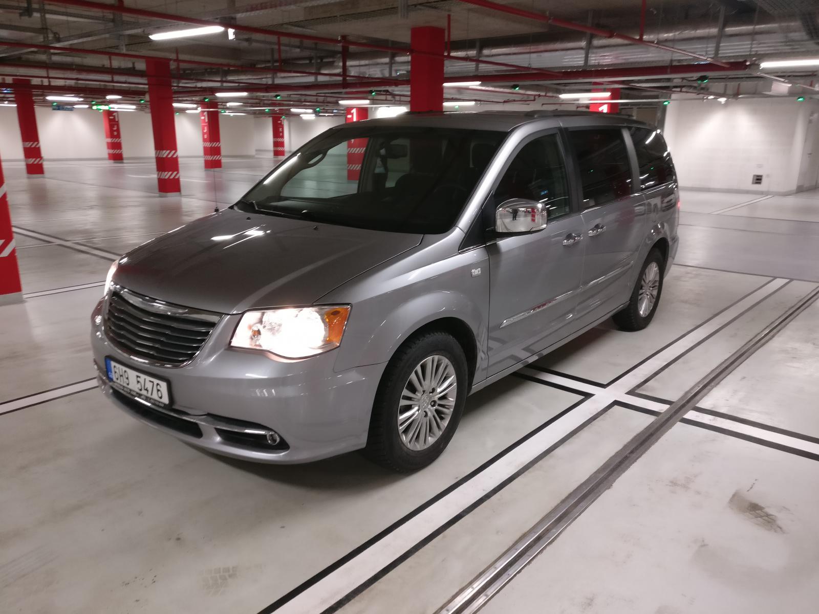 Chrysler town country v