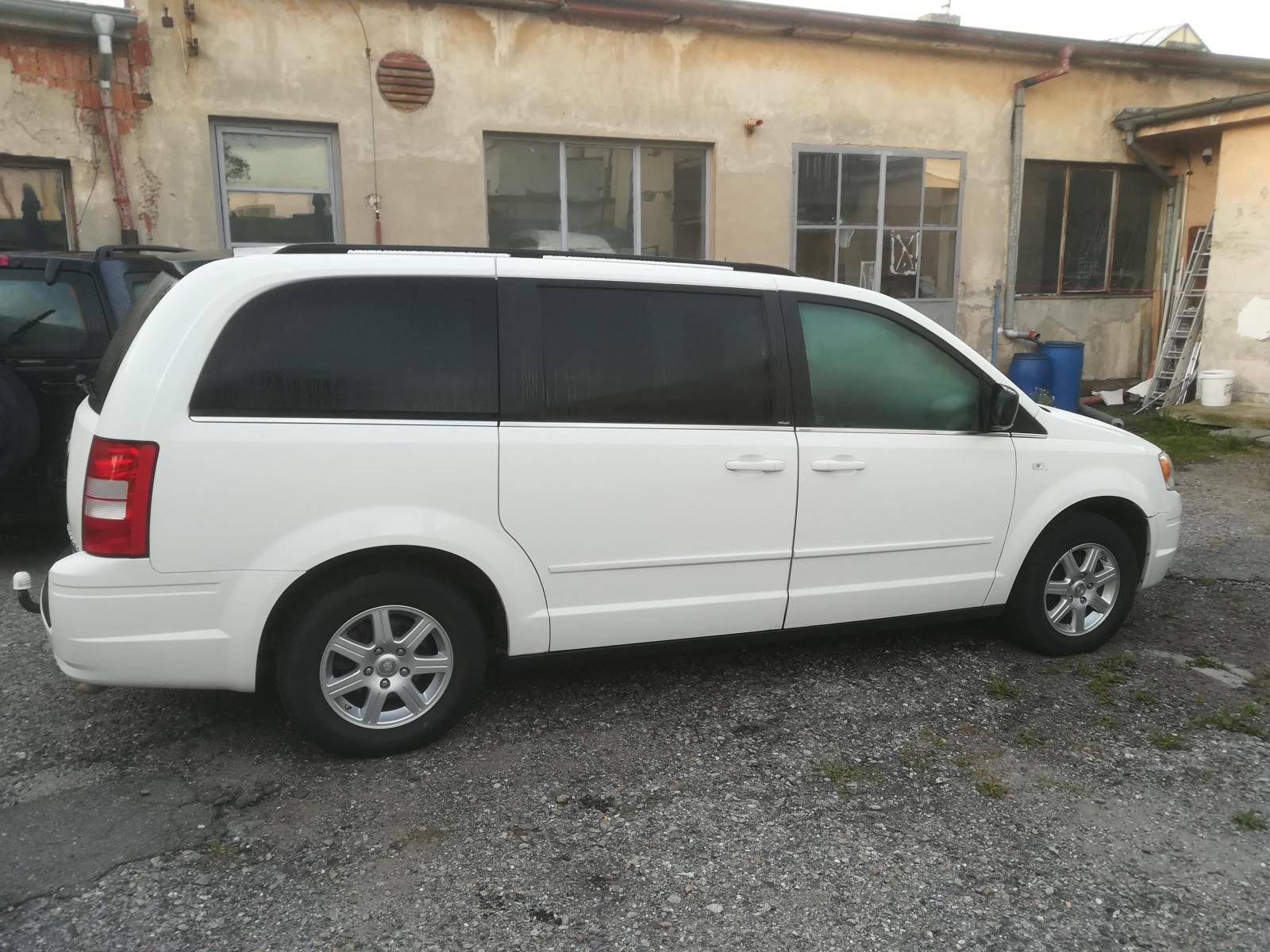 Chrysler town country v